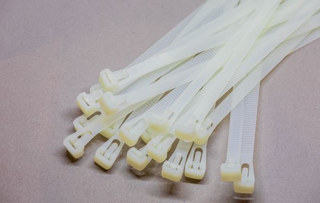 7.6mm x 300mm White Releasable Cable Ties 100pcs